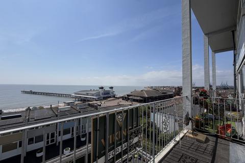 2 bedroom duplex for sale, 13 Undercliff, Wolsey Gardens, Felixstowe, Suffolk IP11 7PQ