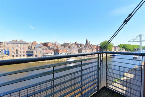 2 bedroom apartment to rent, Bridge Street, York