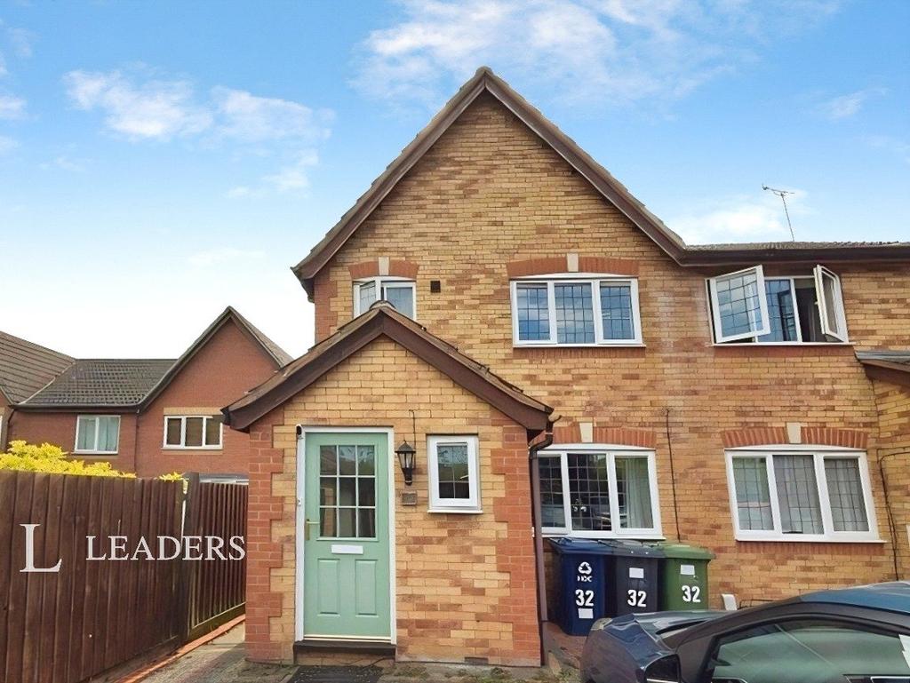 3 bedroom semi-detached house to rent