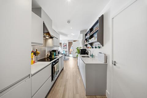 2 bedroom maisonette for sale, Edgewood Mews, London, N3