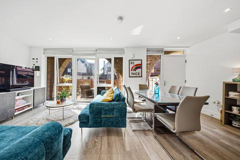 2 bedroom maisonette for sale, Edgewood Mews, London, N3