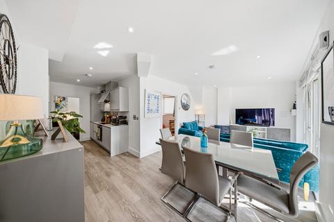 2 bedroom maisonette for sale, Edgewood Mews, London, N3