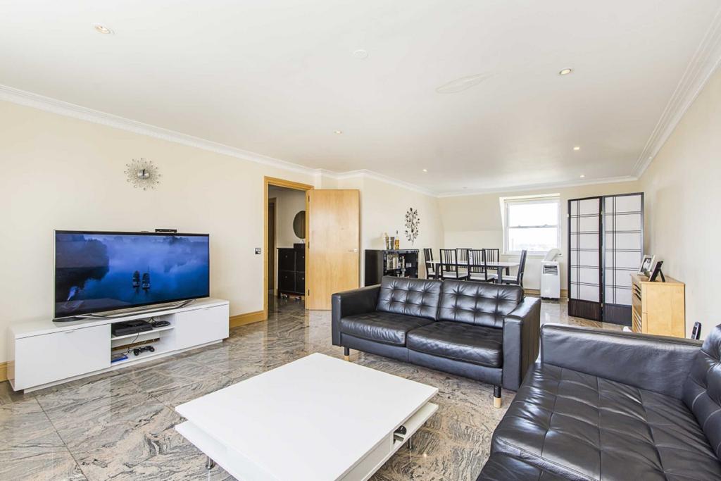 Boydell Court, St. Johns Wood Park, St Johns Wood, London, NW8 - View 2