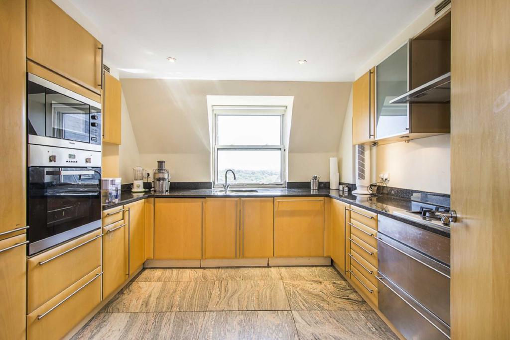 Boydell Court, St. Johns Wood Park, St Johns Wood, London, NW8 - View 3