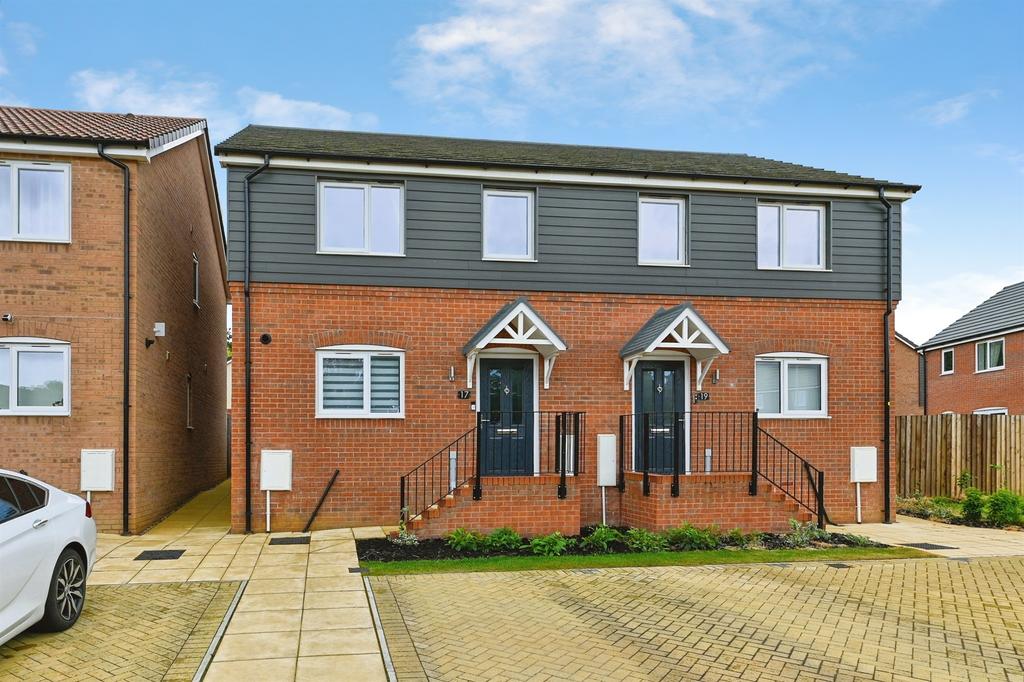 3 bedroom semi-detached house for sale