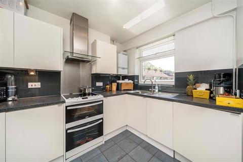 2 bedroom maisonette for sale, Lyme Farm Road, London SE12
