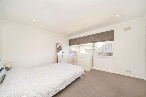 2 bedroom maisonette for sale, Lyme Farm Road, London SE12