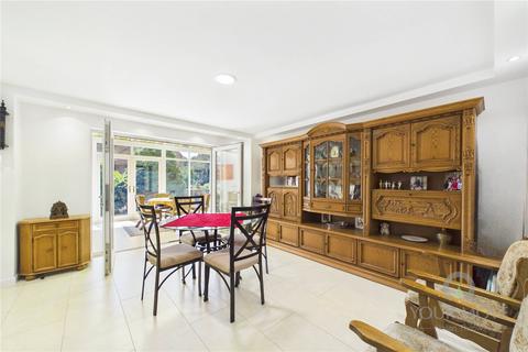 4 bedroom detached house for sale, Cottage Gardens, Northampton NN3