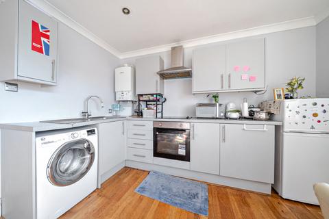 2 bedroom flat for sale, Chatsworth Avenue, Hampshire PO6