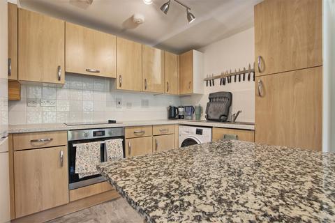 2 bedroom flat for sale, Maltings Close, Cambridge