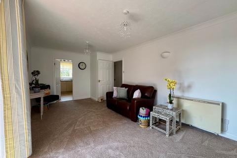 2 bedroom flat to rent, Britannia Drive, Preston PR2