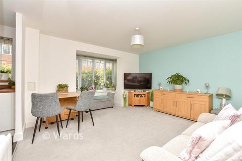 1 bedroom ground floor flat for sale, Peony Crescent, Sittingbourne ME10