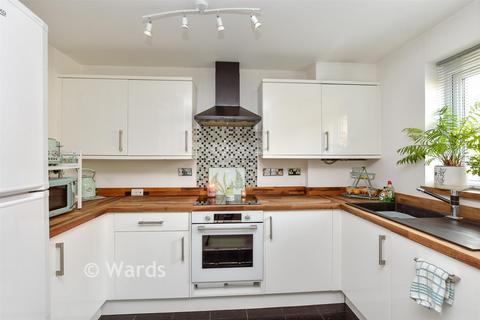 1 bedroom ground floor flat for sale, Peony Crescent, Sittingbourne ME10