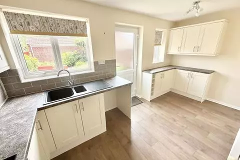 3 bedroom semi-detached house to rent – pohled 4