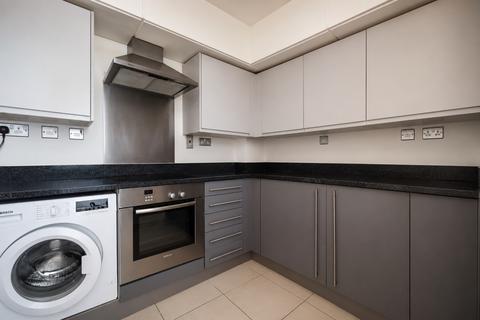 3 bedroom apartment to rent, Albert Embankment London SE1