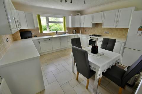 2 bedroom flat for sale, Beaufoys Avenue, Ferndown, BH22