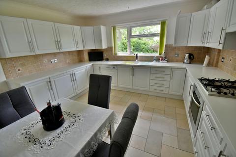 2 bedroom flat for sale, Beaufoys Avenue, Ferndown, BH22