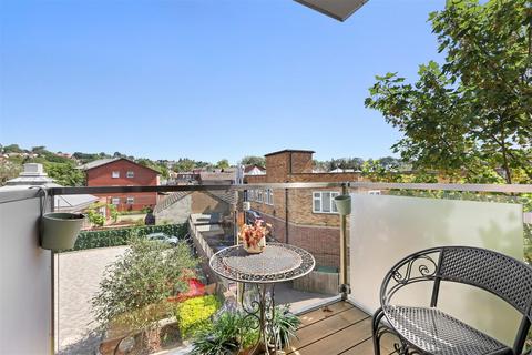 undefined, High Road, Loughton