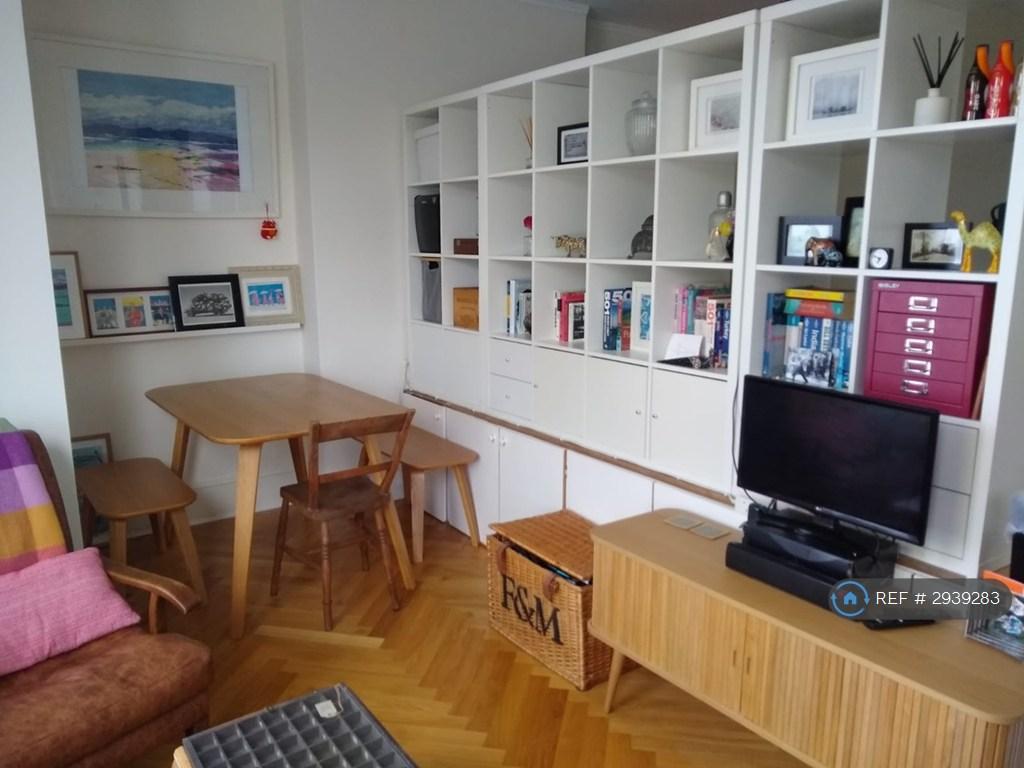 Apartment in Surbiton, Oakhill - View 2