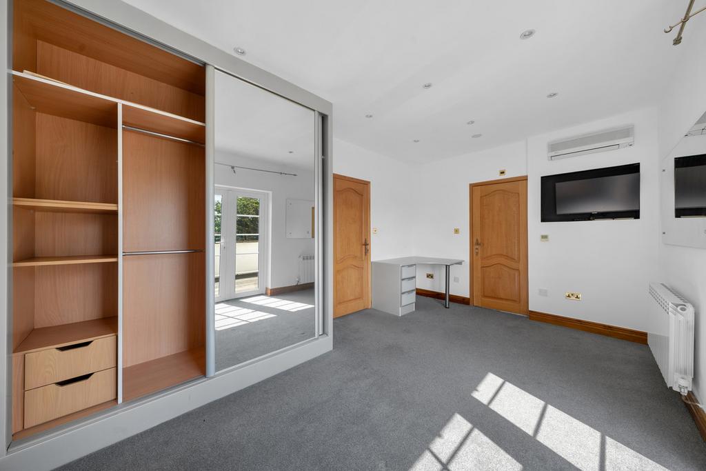 Walk-in wardrobe