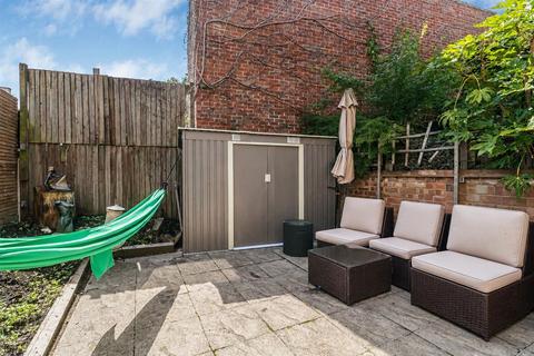 2 bedroom flat for sale, London NW10