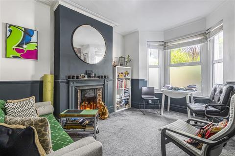 2 bedroom flat for sale, London NW10