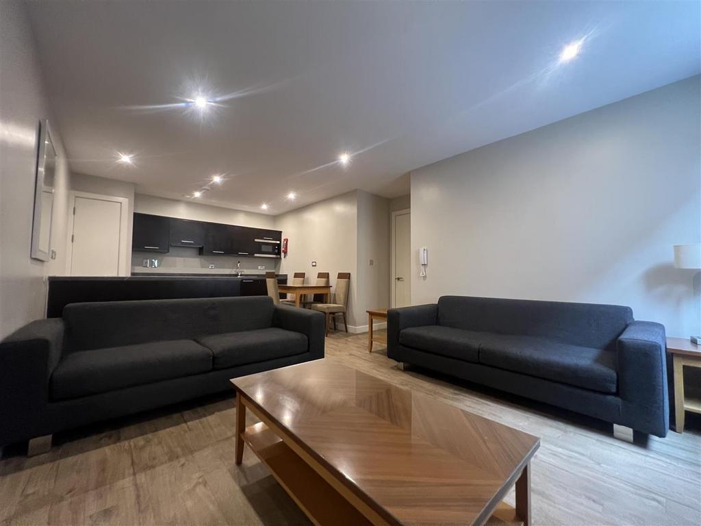 Apartment in Manchester, Central Retail District, City Centre - View 2