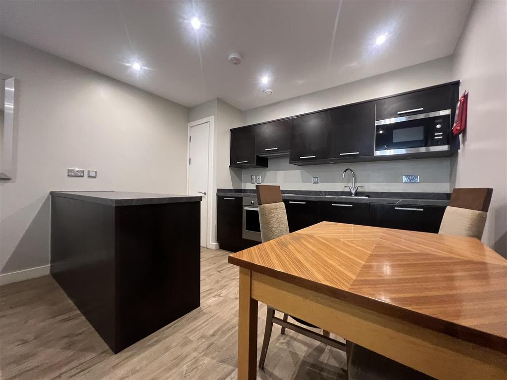 Apartment in Manchester, Central Retail District, City Centre - View 3
