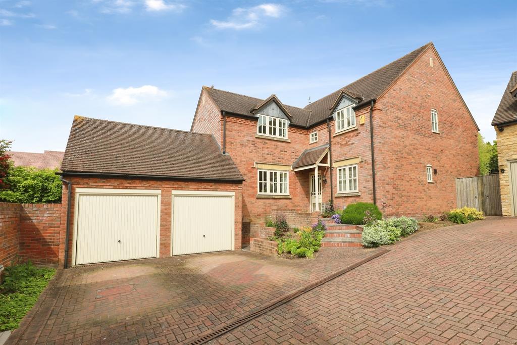 5 bedroom detached house for sale