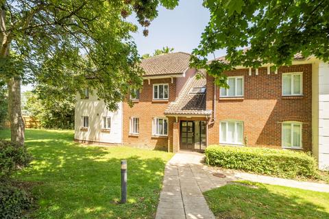 2 bedroom flat for sale, Guildford Road, Leatherhead KT22