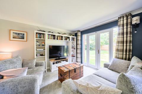 2 bedroom flat for sale, Guildford Road, Leatherhead KT22