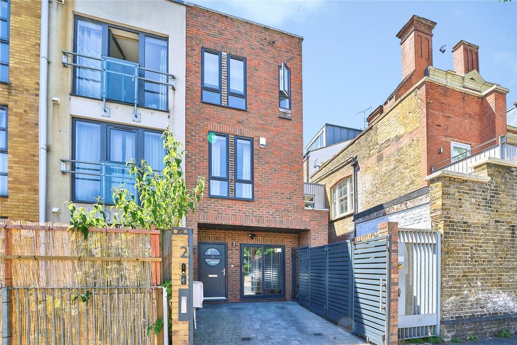 3 bedroom end of terrace house for sale
