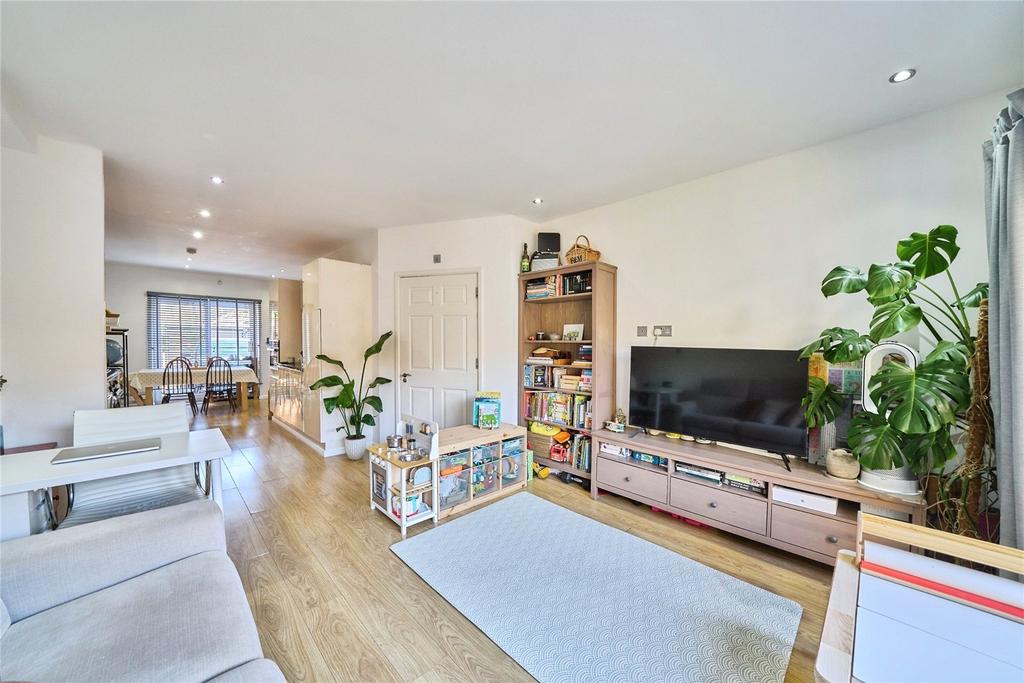 House in London, London Borough of Newham - View 2
