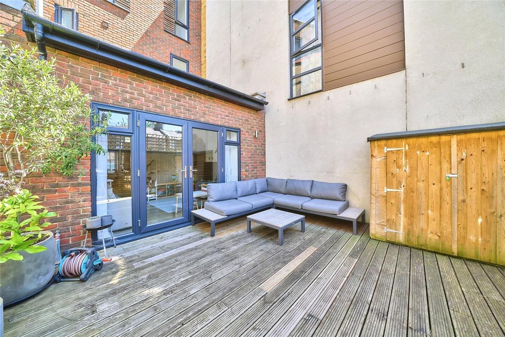 House in London, London Borough of Newham - View 5