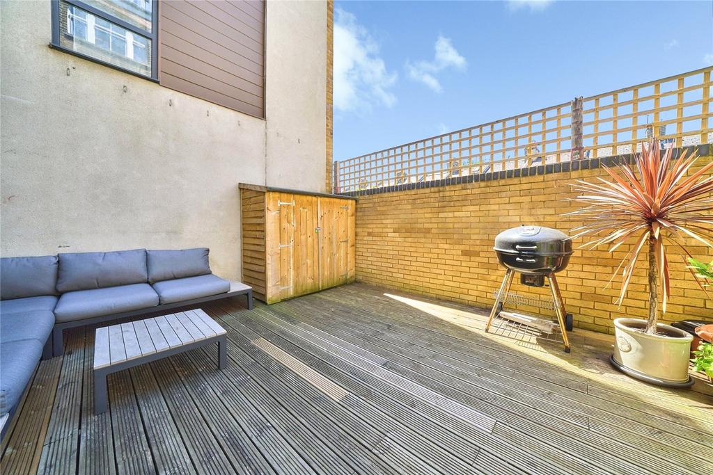 House in London, London Borough of Newham - More