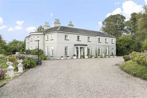 6 bedroom detached house for sale