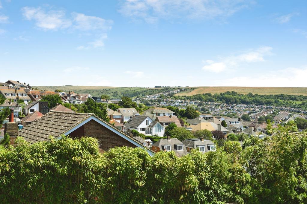 House in Brighton, Saltdean - More