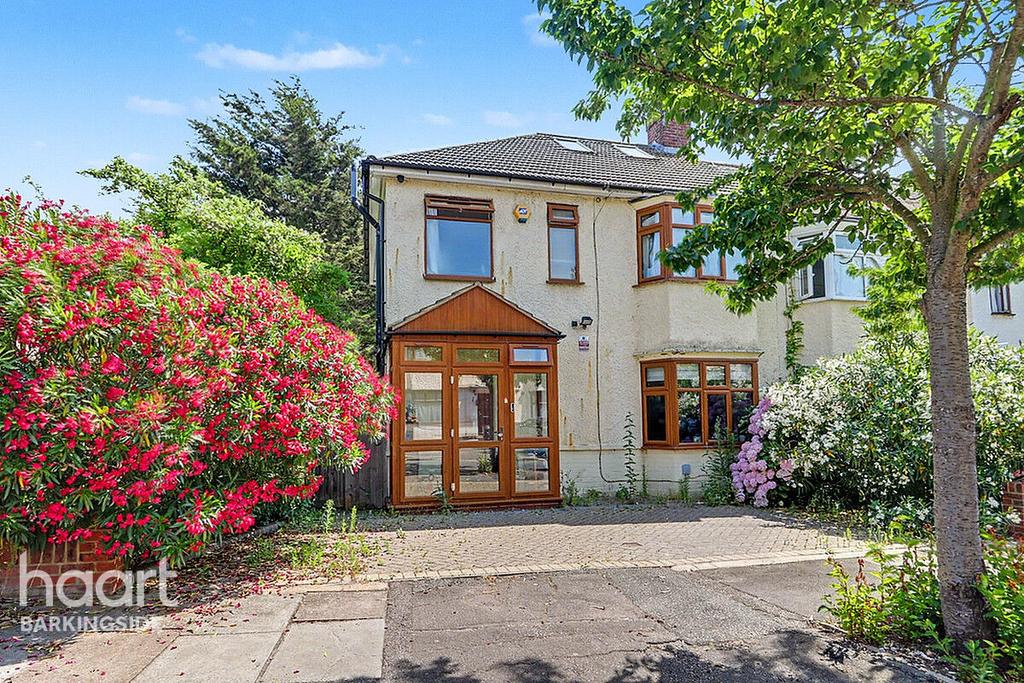 Detached house exterior, driveway