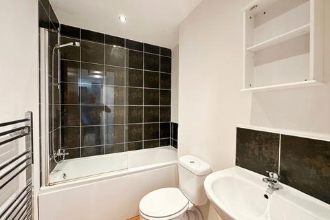 1 bedroom flat to rent, Manchester Road, Roberts House, WA14