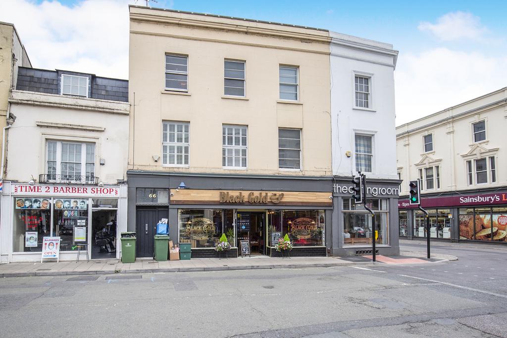 Gl50 1lr High Street, Cheltenham, GL50 1 bed apartment to rent - £875 pcm (£202 pw)