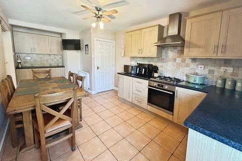 4 bedroom detached house for sale, Midway Road, Derbyshire DE11