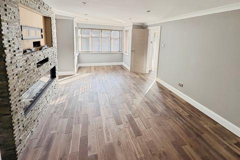 3 bedroom detached house to rent, Birchcroft, Wolverhampton WV9