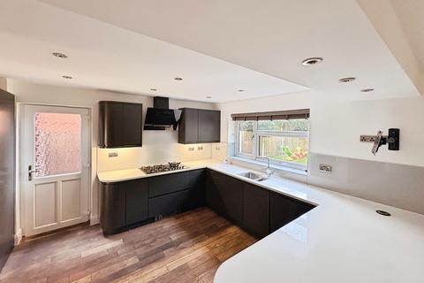 3 bedroom detached house to rent, Birchcroft, Wolverhampton WV9