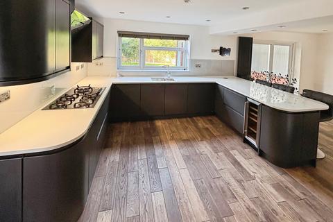 3 bedroom detached house to rent, Birchcroft, Wolverhampton WV9