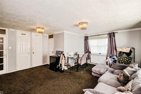 2 bedroom ground floor flat for sale, Westlake Gardens, WORTHING