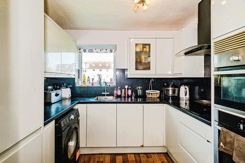 2 bedroom ground floor flat for sale, Westlake Gardens, WORTHING