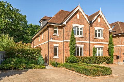 Leatherhead Road, Oxshott, KT22
