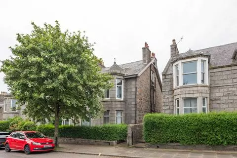 4 bedroom house of multiple occupation for sale