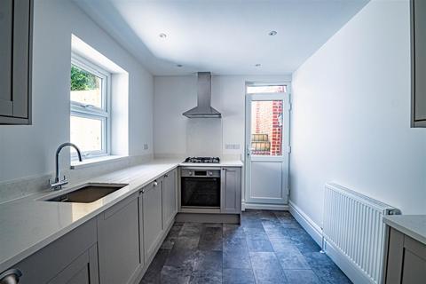 5 bedroom end of terrace house for sale, Manor Road, Hastings