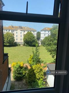 2 bedroom flat to rent, Jevington Gardens, Eastbourne, BN21